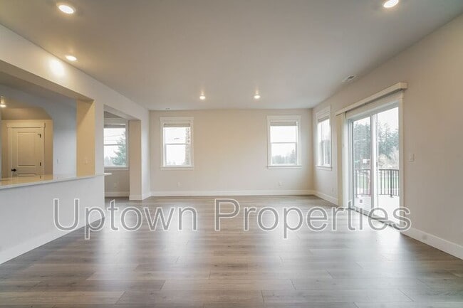 Building Photo - 16959 SW Leaf Ln