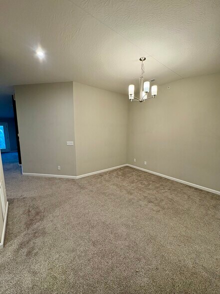 Building Photo - 7568 Woodhaven Ct