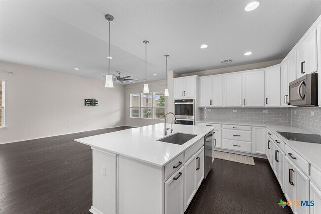 Building Photo - 942 Blue Violet