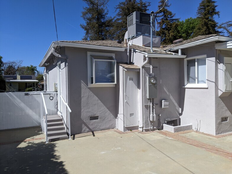 Building Photo - 5636 Cedros Ave