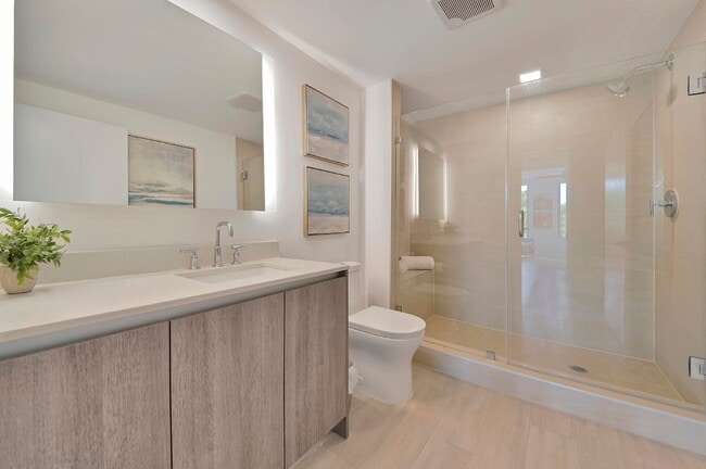 Building Photo - Southeast 1st Avenue, Delray Beach, FL 33444 - 2 BR 2 BA condo