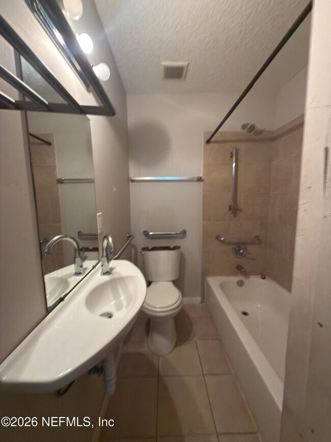 Building Photo - 1709 Dot St