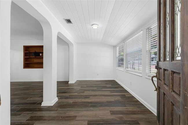 Building Photo - 641 Wilkie St
