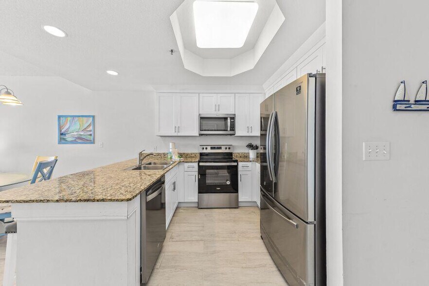 Building Photo - 455 E Beach Blvd