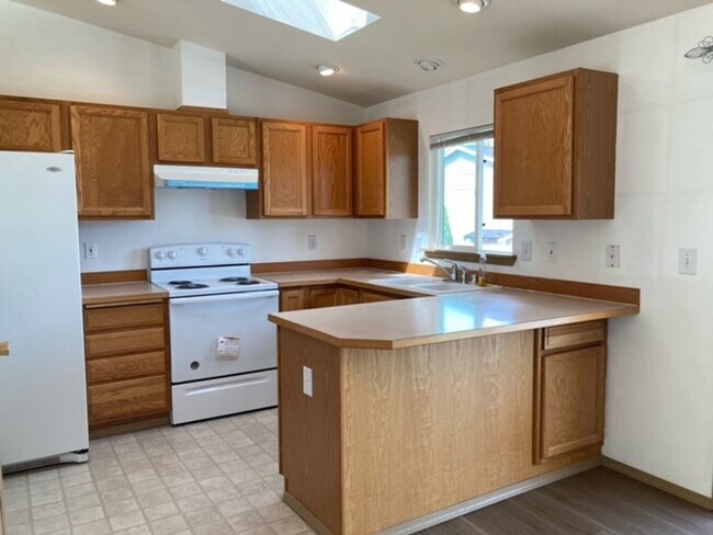 Building Photo - Spacious Split-Level Living in the Heart of Marysville – 4 Bedrooms + Bonus Room!