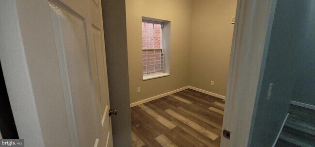 Building Photo - 1729 Centre Ave