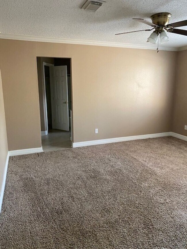 Building Photo - Lovely well cared for home on an extensive landscaped corner lot! Spacious family room with high ...