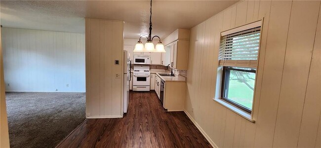 Building Photo - 108 N Layne St