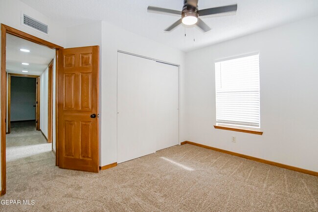 Building Photo - 929 Totonaca Ln