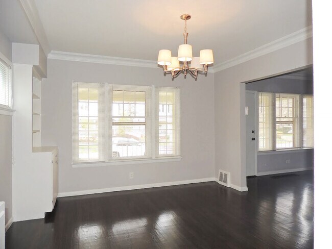 Building Photo - Updated 3 Bedroom - 1.5 Bathroom Cleveland Hts. Colonial for Rent!