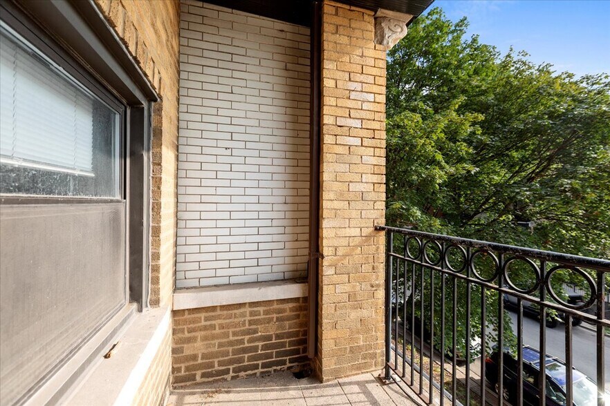 Building Photo - 3706 N Sheffield Ave