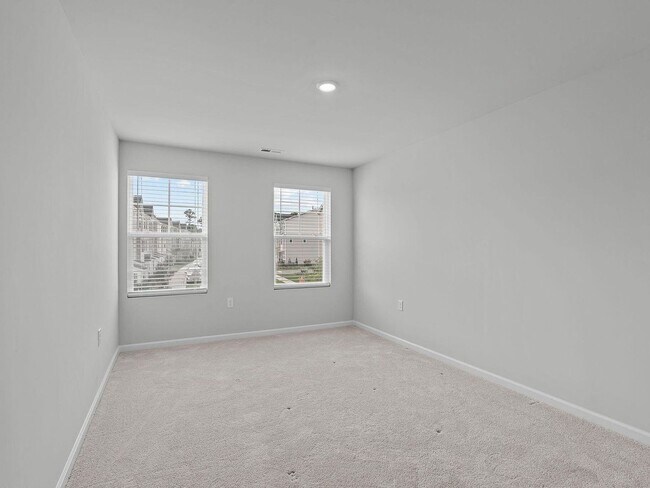 Building Photo - 3BR Like-New Townhome – GREAT PRICE - Community Pool/Playground