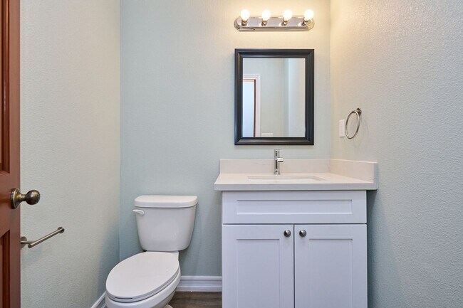 Building Photo - Aqua Vista - Entertainers Playhouse