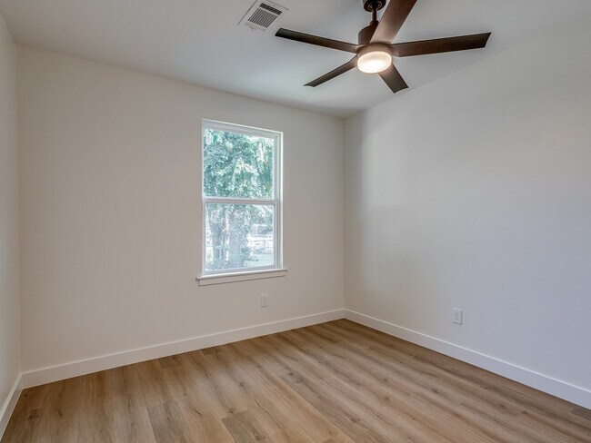 Building Photo - 1723 W Park Pl