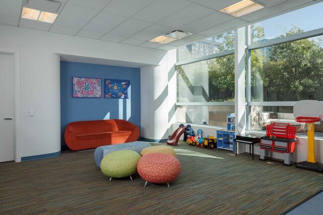 Building Photo - 301 Mission St