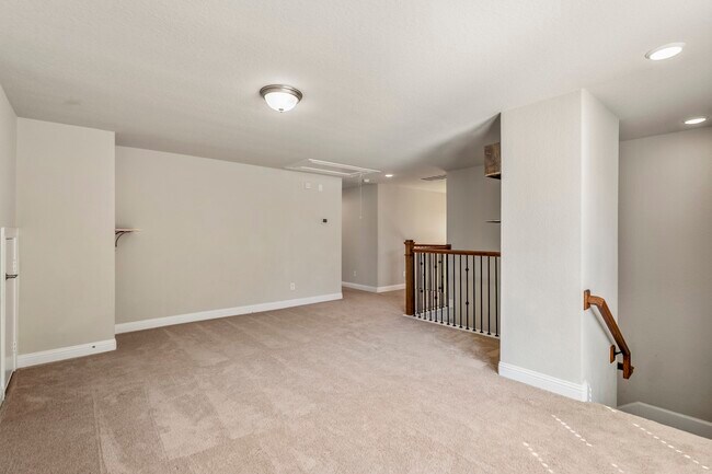 Building Photo - 16719 Highland Country Dr