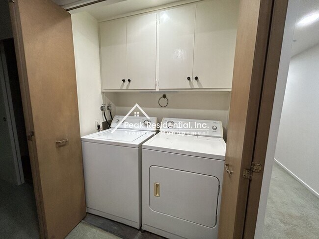 Building Photo - Charming 3 bedroom 2 bathroom House!