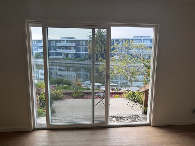 Building Photo - Spacious Apartments in the Desirable Bronze Coast Neighborhood