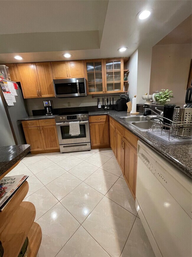 Building Photo - 16141 Blatt Blvd