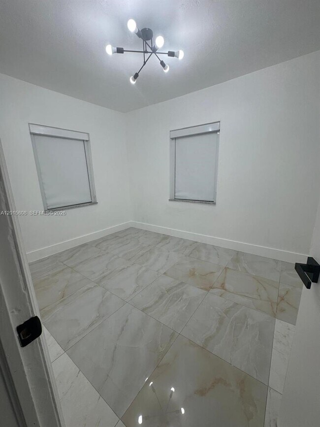Building Photo - 833 NW 75th St