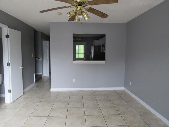 Building Photo - 1073 W Pueblo Dr