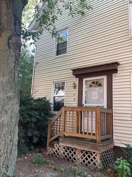 Primary Photo - 16 Lopez St