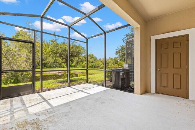 Building Photo - LIKE NEW Town Home For Rent in Wesley Chapel!