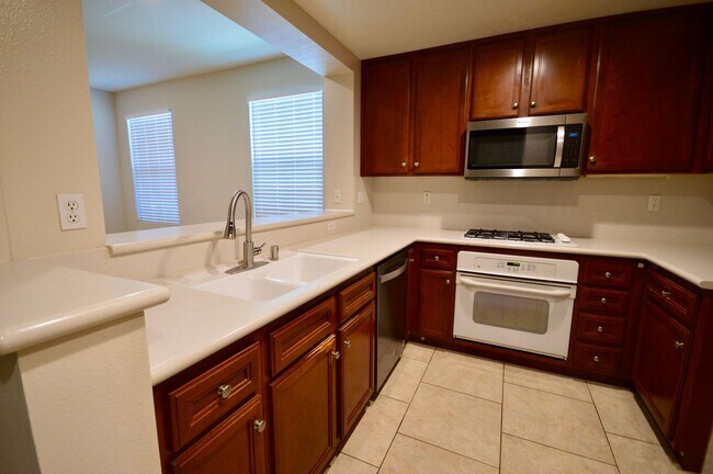 Building Photo - Charming 3-Bedroom Irvine Condo with Attac...