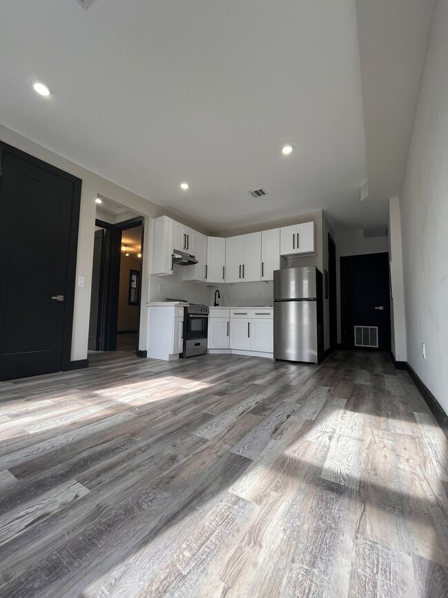 Building Photo - 54 Lincoln St