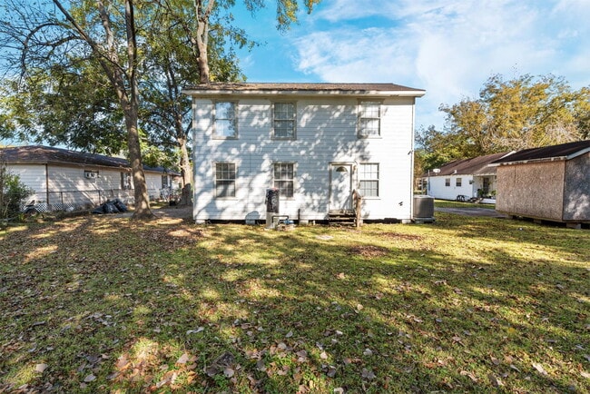 Building Photo - 1728 Connorvale Rd