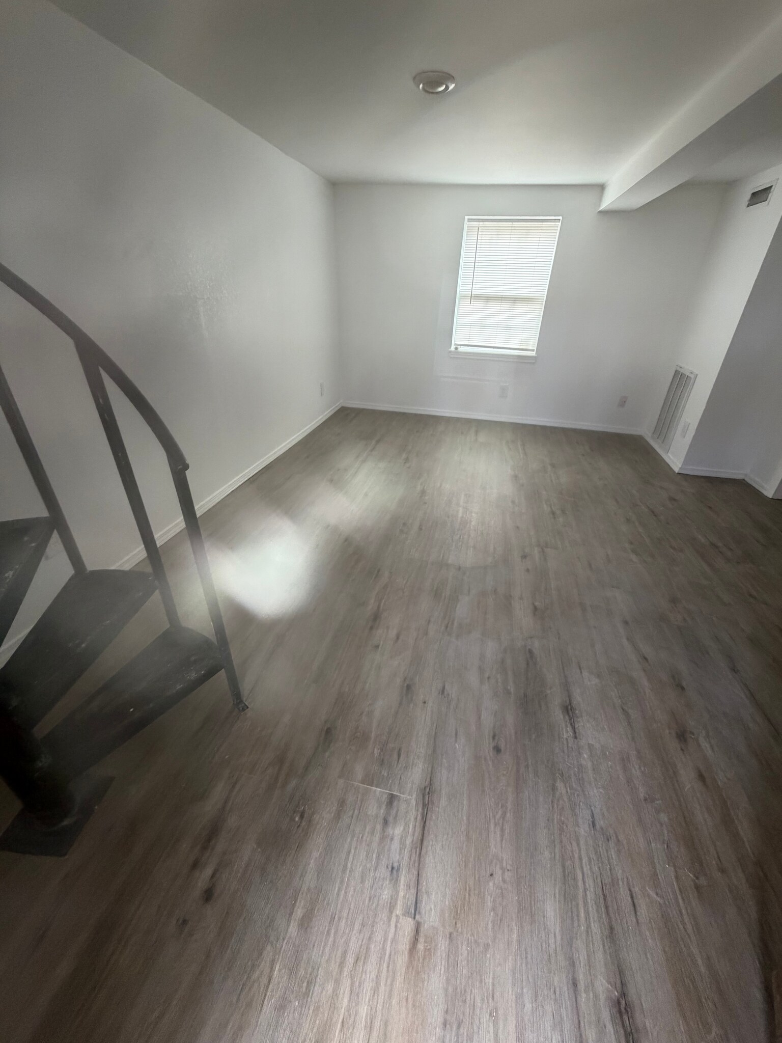 Building Photo - 716 N 18th St