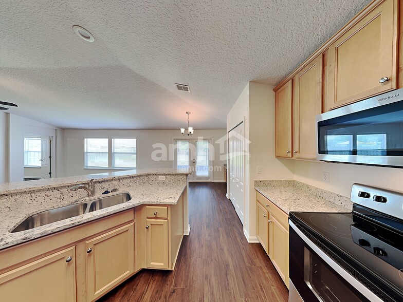 Building Photo - 2842 Woodstone Dr