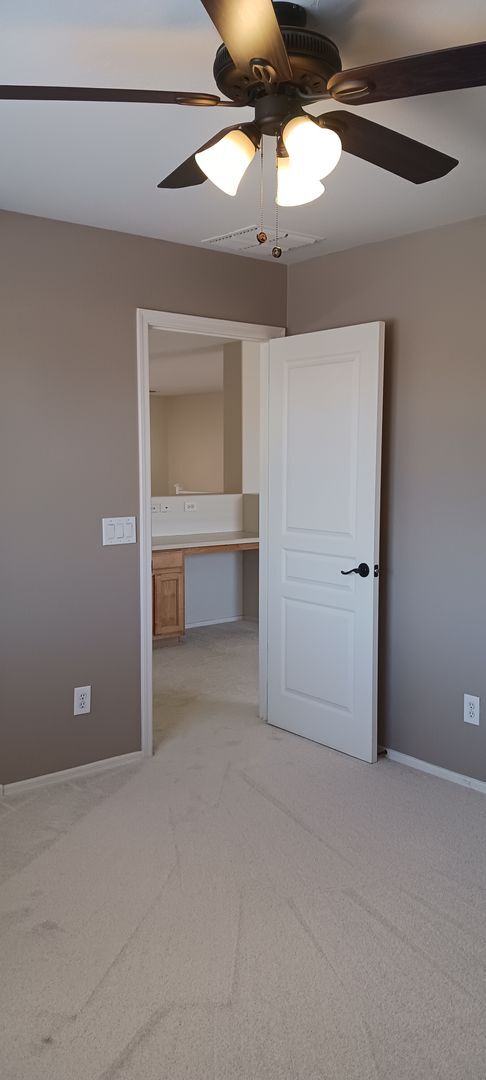 Building Photo - Spacious Two Story 4 Bed/3 Bath with Large...