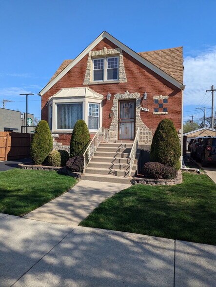 Building Photo - 7172 W Armitage Ave