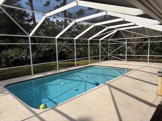 Building Photo - 8526 SW Westwood Ln