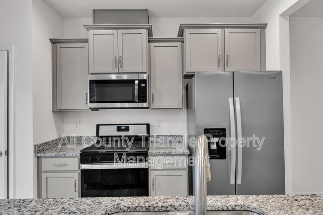 Building Photo - 2103 Nandina Trl