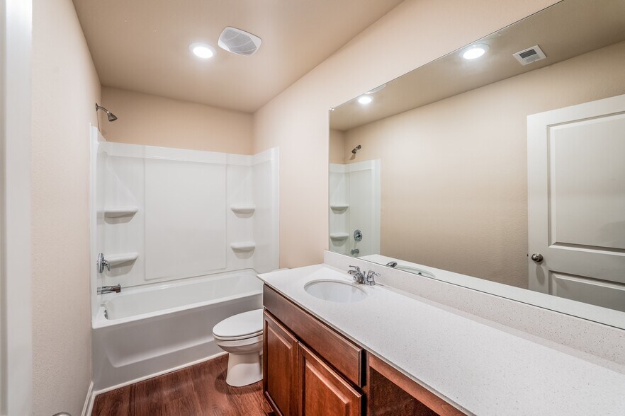 Building Photo - 375 Clover Cir