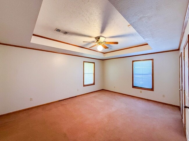 Building Photo - Newly repainted 3-bedroom, 2-bath home