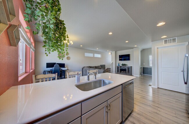 Building Photo - 11140 Feliz Wy