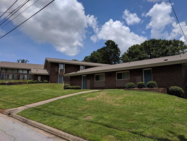 Building Photo - 1000 Pembrook Dr