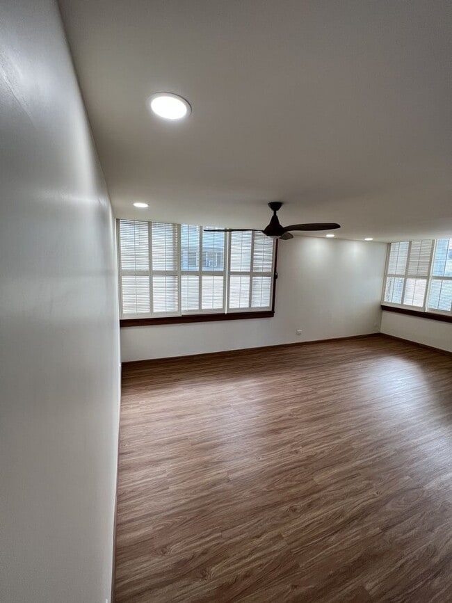 Building Photo - 1521 Punahou St