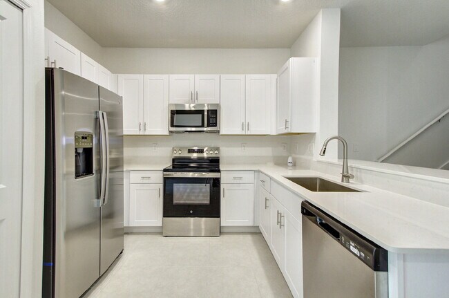 Building Photo - "Charming 3-Bedroom Home with 2.5 Baths in...