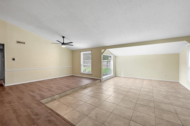 Building Photo - 2239 Fairgreen Dr