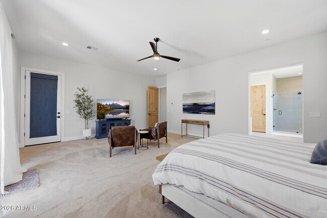 Building Photo - 6896 E Lomas Verdes Dr