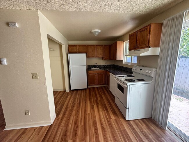 Building Photo - HOLM-4192SW17