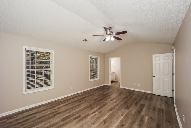 Building Photo - 8144 Green Garden Dr