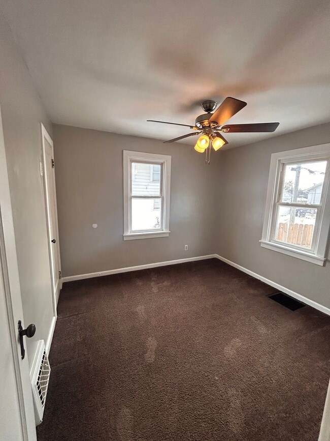 Building Photo - 1633 Kelly Dr