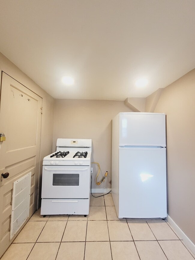 Building Photo - 1 NE-2