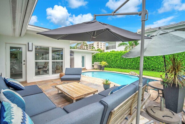 Building Photo - 2212 NE 32nd Ave