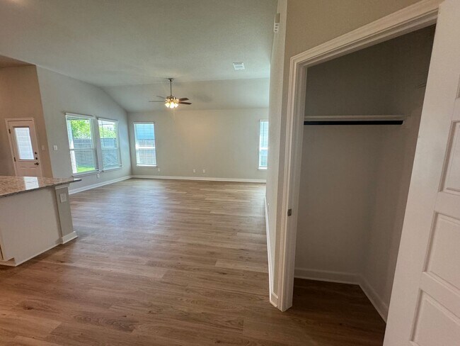 Building Photo - 784 Staglin St